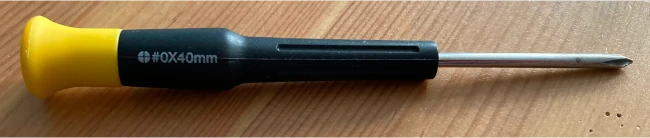 a plus head screwdriver labeled with #0X40mm