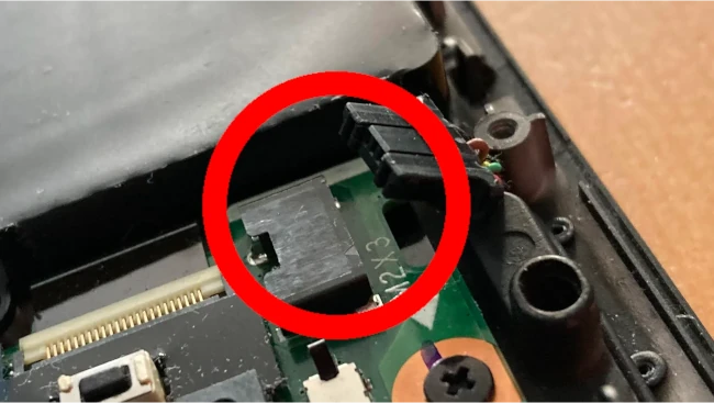 a photo of removing the power connector
