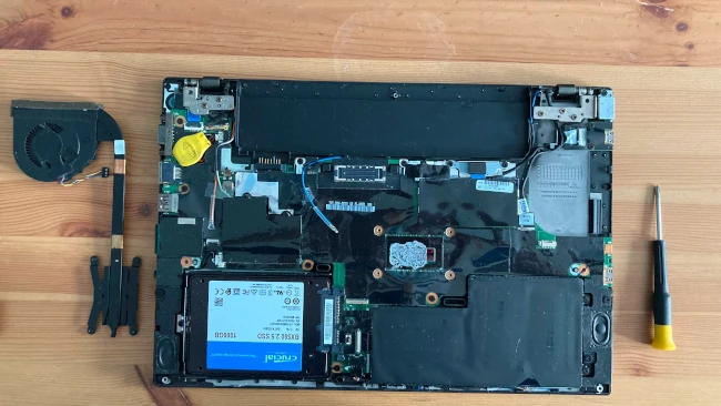 a photo showing the laptop with the fan removed